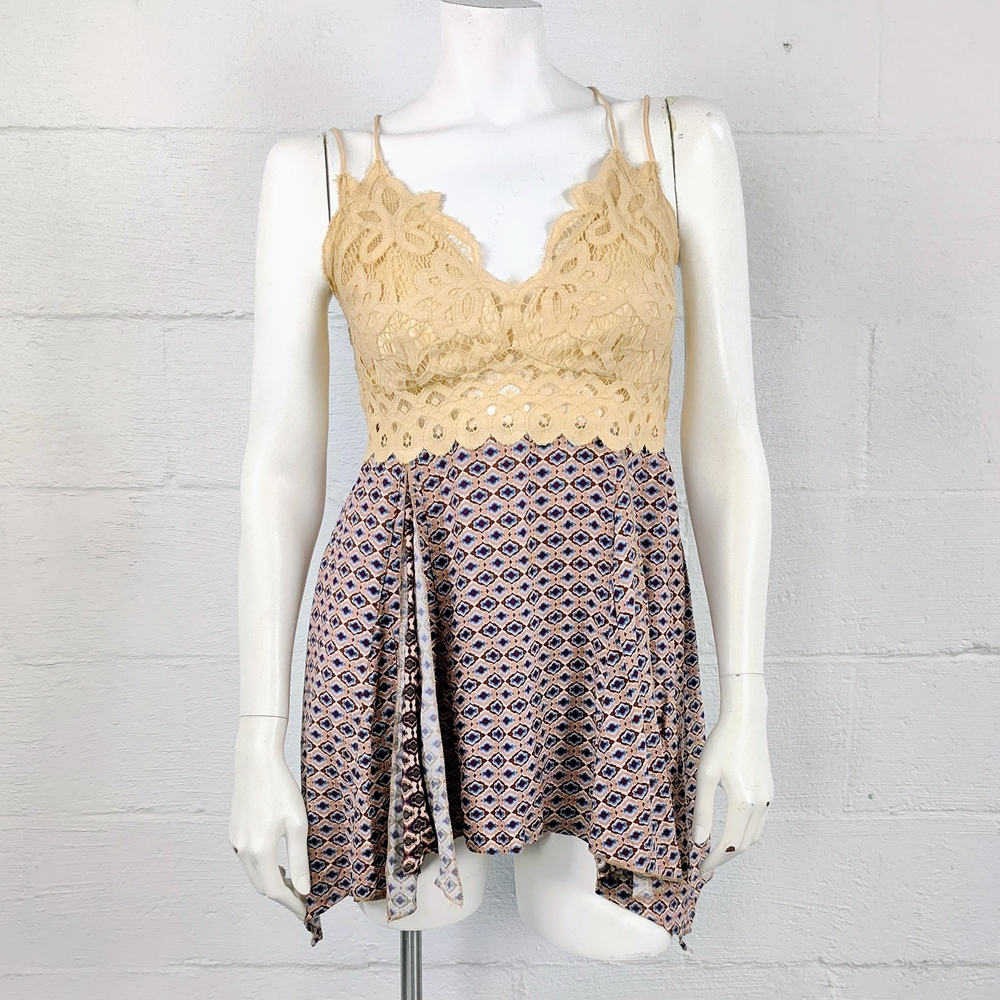 Gimmicks by BKE Pieced Tunic Tank Top